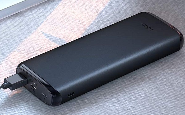 18-watt PD Lightning input 20000mah power bank